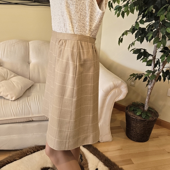 SuitsMe Chevron Design Tan Windowpane Plaid Woman's Business Suit, Size 12 - Picture 5 of 12